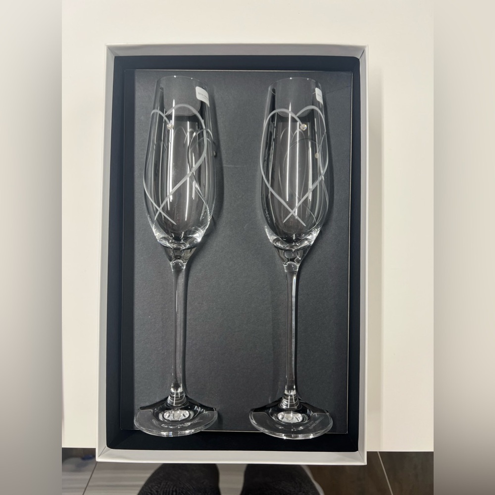Royal Doulton Promises Two Hearts Entwined Crystal Champagne Flutes Set of 2 NWT